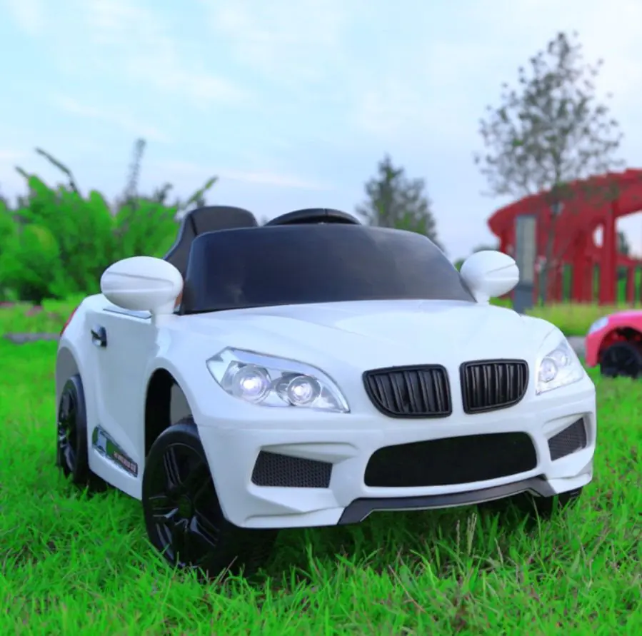 Auto na akumulator za decu Delfino Sporting 5188 Beli