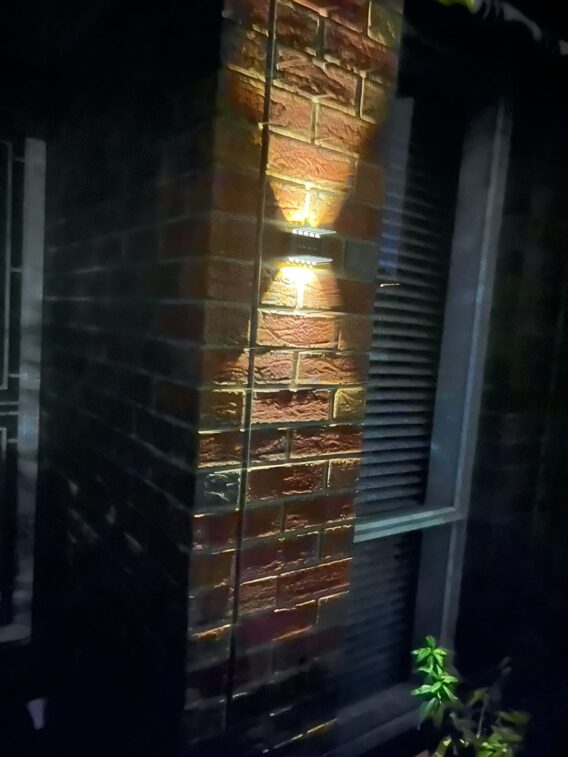 Led Solarna Zidna Lampa - Image 4